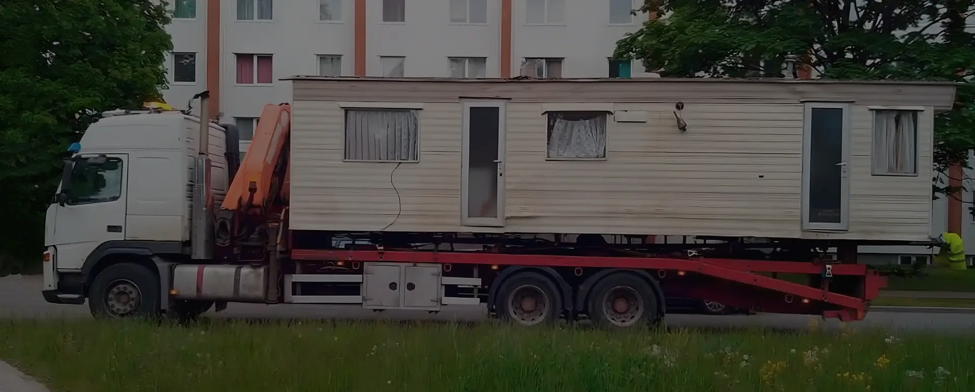 Получить онлайн цены на доставку низким тралом дом вагона в селе Леваши (Северо-Кавказский округ - Республика Дагестан) на сайте самостоятельно